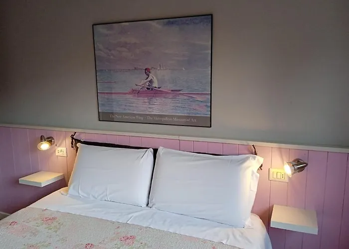 Gira Guest house *
