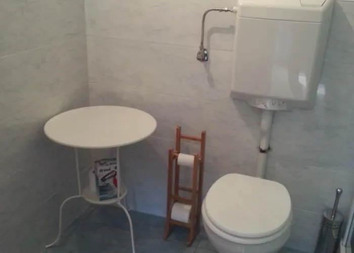 Guest house Gira *