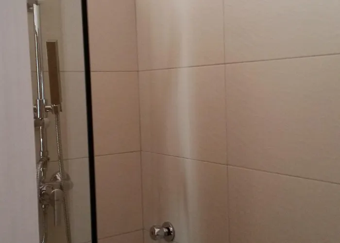 Guest house Gira Como