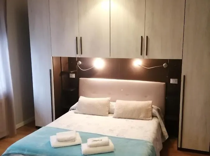 Guest house Gira Como