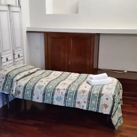 Guest house Gira Como