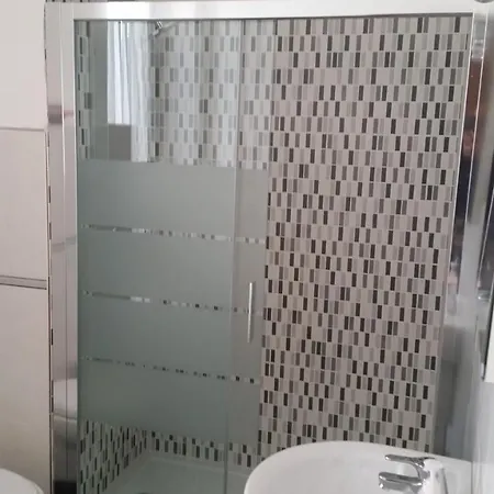 Guest house Gira Como