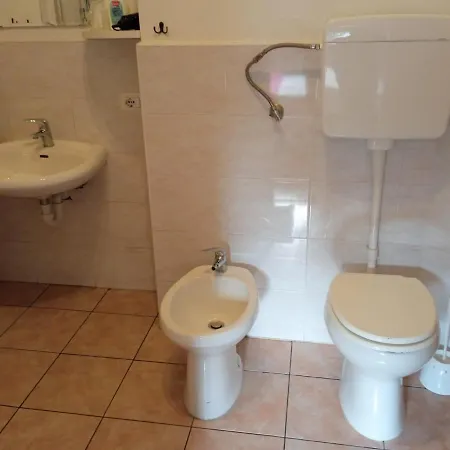 Vendégház Gira Como